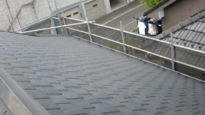 墨田区にて雨漏り修理〈ひび割れからの雨漏り・カバー工法〉 施工前